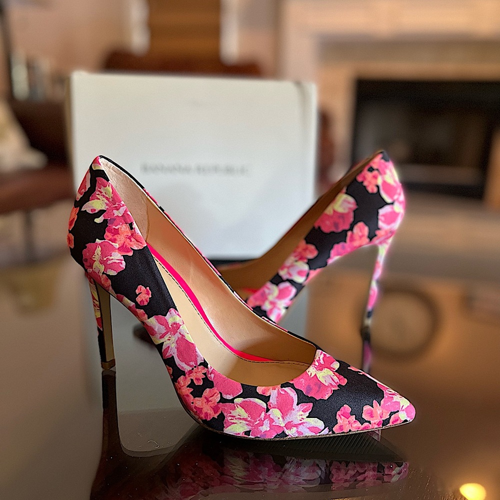 New! Banana republic heels